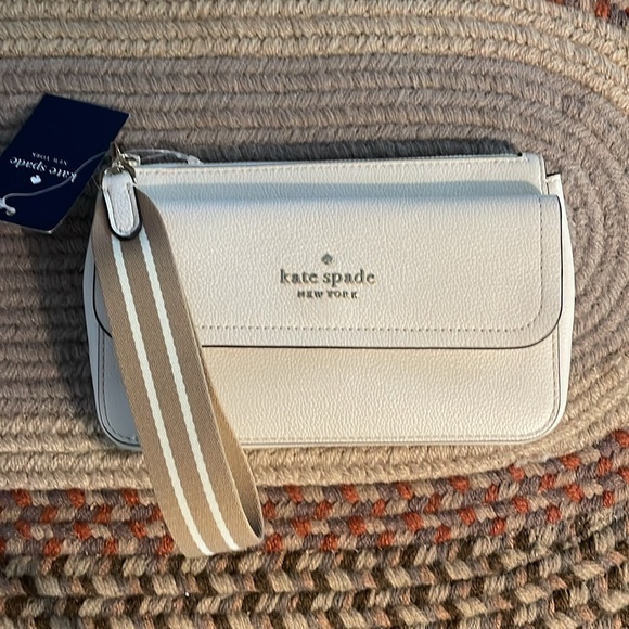 Kate Spade wristlet. NWT cream leather - Picture 10 of 11